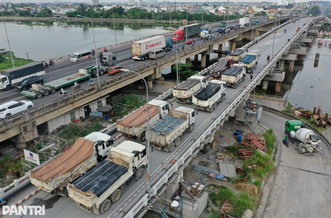Ngày kia, chính thức thông xe cầu vượt sông 9.000 tấn tại thành phố giàu nhất Việt Nam- Ảnh 2. Ngày kia, chính thức thông xe cầu vượt sông 9.000 tấn tại thành phố giàu nhất Việt Nam- Ảnh 2.
