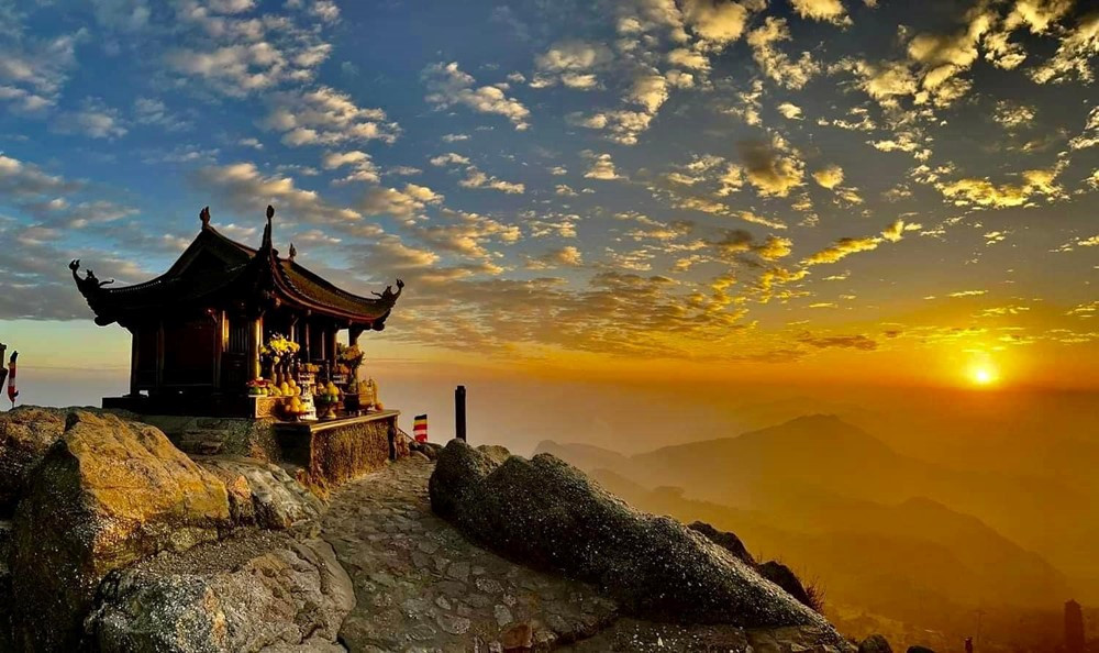 Cách Hà Nội khoảng hơn 200km, có 5 cung đường trekking ‘thách thức’ dân phượt, một nơi được mệnh danh là nóc nhà của Quảng Ninh - ảnh 5