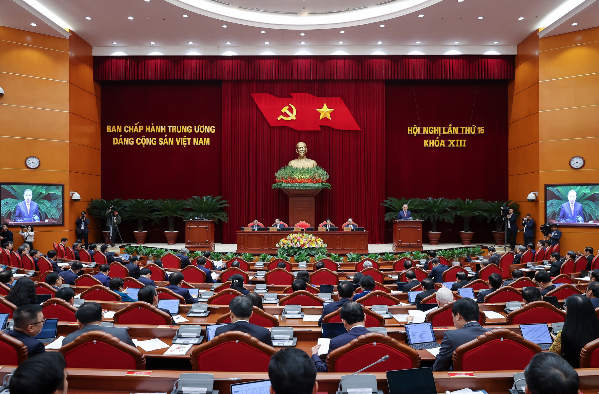 Việc lựa chọn nhân sự phải thật kỹ lưỡng, chắc chắn, thận trọng, chính xác, đúng quy định- Ảnh 1. Việc lựa chọn nhân sự phải thật kỹ lưỡng, chắc chắn, thận trọng, chính xác, đúng quy định- Ảnh 1.