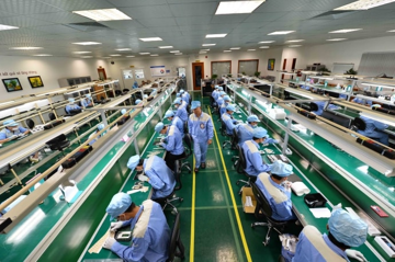 Lần đầu trong lịch sử: Việt Nam có nhóm hàng xuất khẩu cán mốc 100 tỷ USD, xuất nhập khẩu tăng gần 3 tỷ USD/ngày, kỷ lục 900 tỷ USD chỉ còn tính bằng ngày