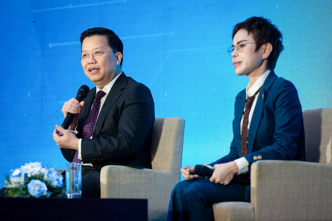 Các diễn giả chia sẻ về việc thực hành ESG. dien-dan-esg-viet-nam-176.jpg