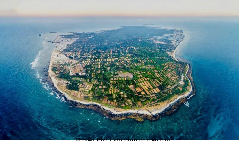 Việt Nam dự kiến có thêm sân bay lưỡng dụng tại đặc khu được ví như 'pháo đài tiền tiêu' trên Biển Đông- Ảnh 1. Việt Nam dự kiến có thêm sân bay lưỡng dụng tại đặc khu được ví như 'pháo đài tiền tiêu' trên Biển Đông- Ảnh 1.