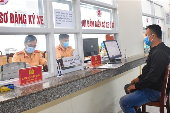Đề xuất giảm mức thu lệ phí cấp chứng nhận đăng ký, biển số xe- Ảnh 1.
