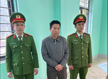 Khởi tố, bắt tạm giam một cán bộ Ban Quản lý dự án