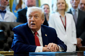 Ông Trump đột ngột triệu hồi gần 30 đại sứ, ngoại giao Mỹ có biến?