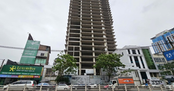 Tòa nhà 28 tầng bỏ hoang nằm sát sườn Vành đai 1 về tay chủ cũ Kinh Bắc sau hơn 1 thập kỷ ‘mua đi, bán lại’