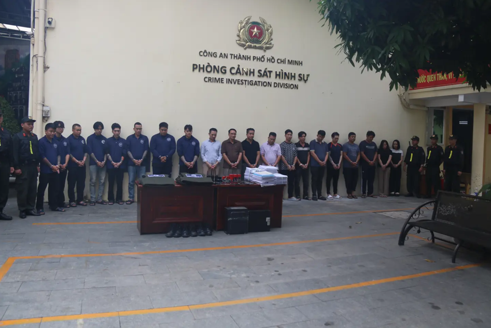 Khám xét khẩn cấp 3 công ty, tịch thu 478 hợp đồng, 6 ô tô cùng nhiều điện thoại, máy tính: Bắt giữ Được 'Đất Bắc' - ảnh 2