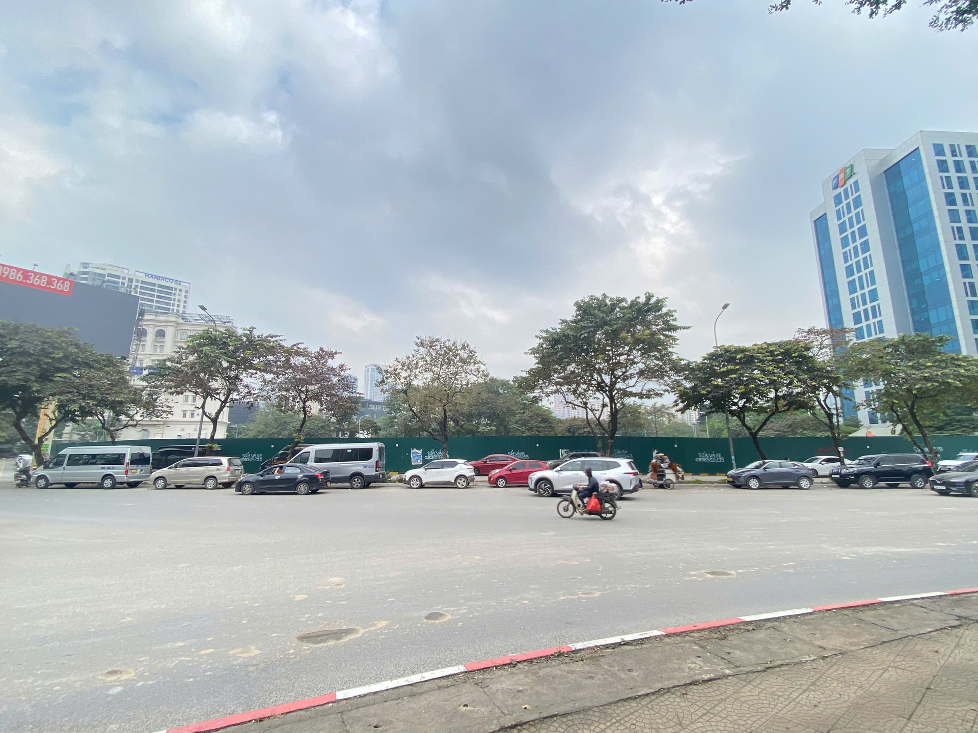 Toàn ảnh khu đất vàng tại ngã ba Tôn Thất Thuyết - Trần Thái Tông - Phạm Văn Bạch Toàn ảnh khu đất vàng tại ngã ba Tôn Thất Thuyết - Trần Thái Tông - Phạm Văn Bạch