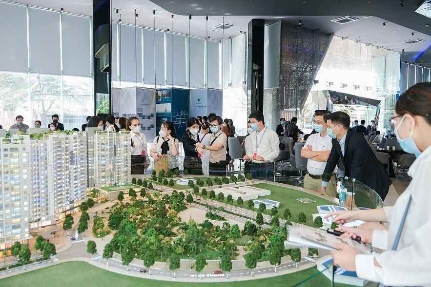 Nhiều doanh nghiệp bất động sản vẫn gặp khó khăn trong kế hoạch thưởng Tết cho nhân viên. image-2025-12-24t164319483.jpg