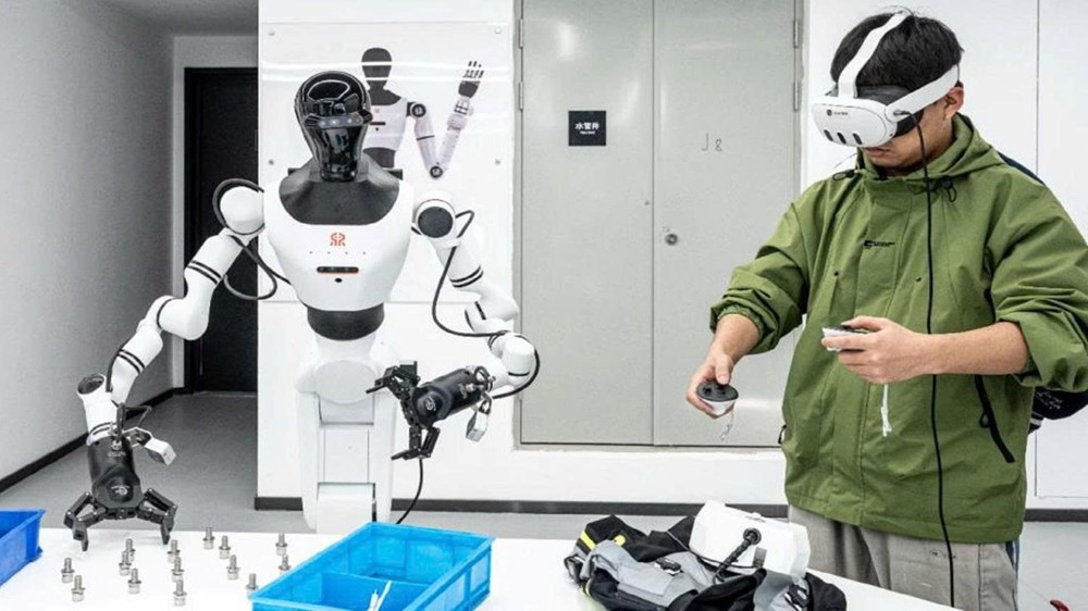 Trung Quốc mở ‘trường học’ cho robot hình người, dạy từ đứng dây chuyền nhà máy tới nấu ăn gia đình - ảnh 2