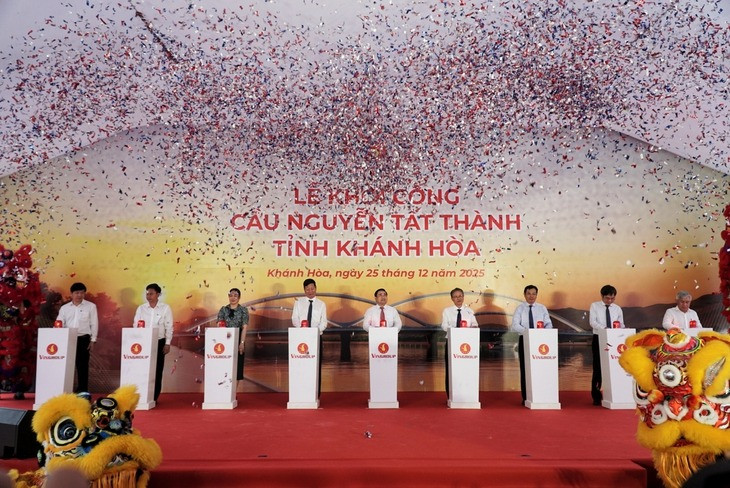 Hôm nay, Vingroup chính thức khởi công cầu vòm thép kết nối khu đô thị tỷ USD với sân bay quốc tế- Ảnh 1. Hôm nay, Vingroup chính thức khởi công cầu vòm thép kết nối khu đô thị tỷ USD với sân bay quốc tế- Ảnh 1.