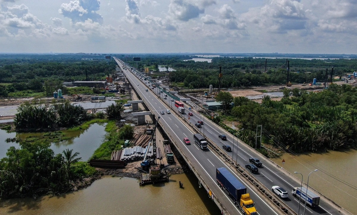 Thành phố giàu nhất Việt Nam sắp làm tuyến đường gần 9.000 tỷ kết nối cửa ngõ cảng biển đến siêu sân bay- Ảnh 1. Thành phố giàu nhất Việt Nam sắp làm tuyến đường gần 9.000 tỷ kết nối cửa ngõ cảng biển đến siêu sân bay- Ảnh 1.