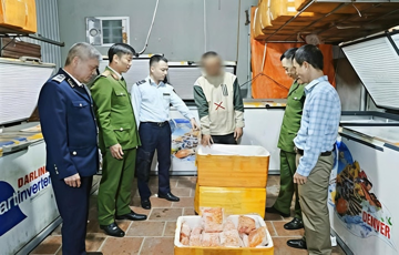 Gần 700kg trứng non, nầm lợn không nguồn gốc tại cơ sở do N.S.T. sinh năm 1990 làm chủ chuẩn bị tuồn vào các quán ăn