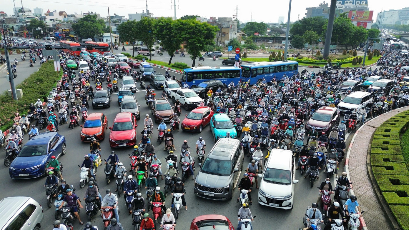 Đề xuất lùi thời điểm lập vành đai hạn chế xe xăng dầu vào trung tâm TPHCM đến năm 2027. Ảnh minh họa: PV binh-trieu-5.jpg
