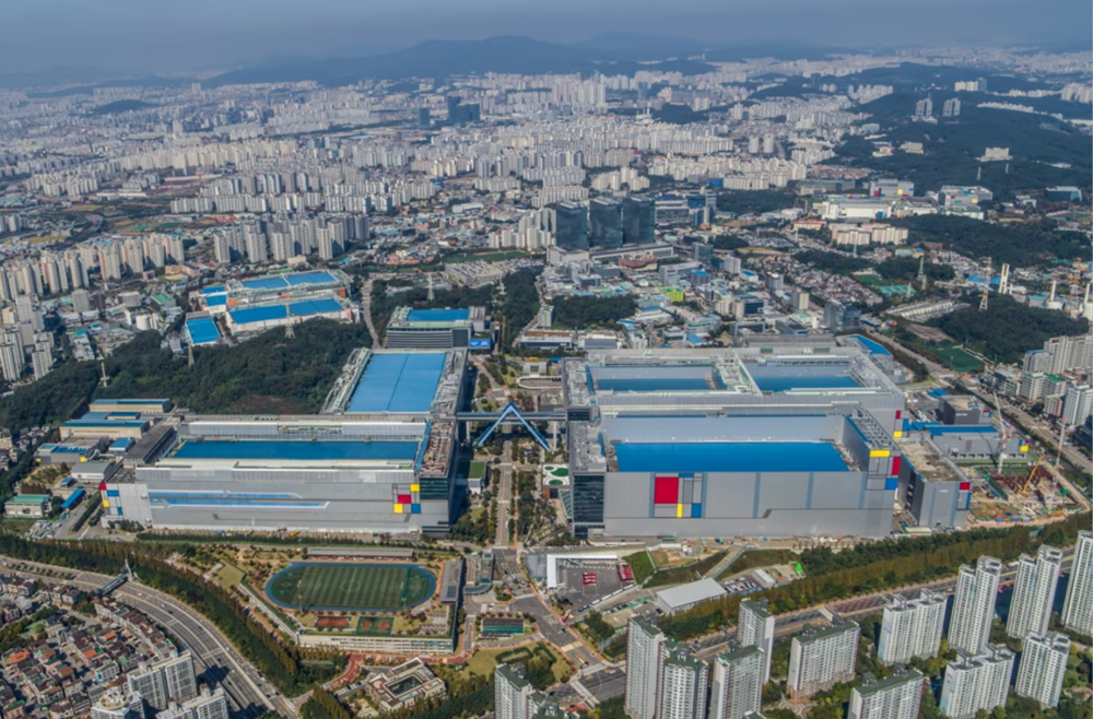 Cháy nhà máy Samsung trước thềm Giáng sinh khiến 120 người phải sơ tán khẩn cấp - ảnh 1