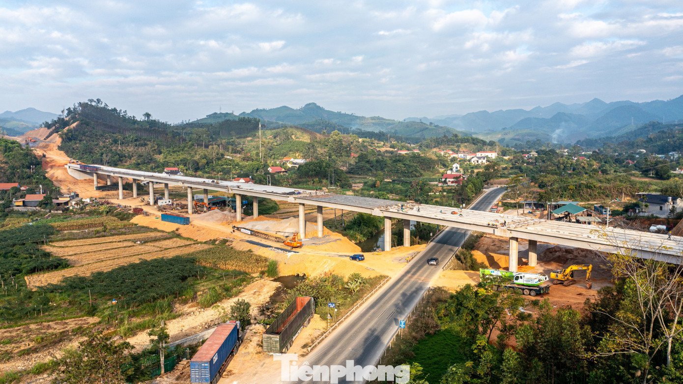 Tuyến cao tốc Hữu Nghị - Chi Lăng kết nối với Khu kinh tế cửa khẩu tỉnh Lạng Sơn. Ảnh: Quốc Nam. tp-quocnam-dji-0337.jpg