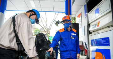 Tăng nguồn cung xăng dầu dịp Tết, gấp rút chuyển sang E10
