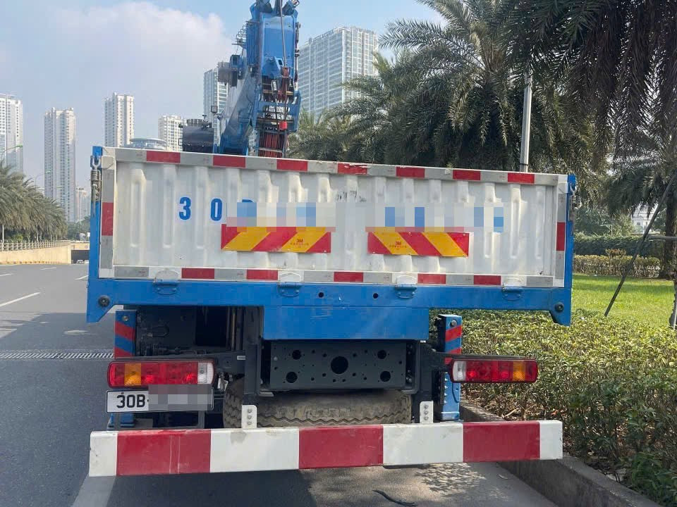 Phương tiện vi phạm bị lập biên bản xử lý. vi-pham-100.jpg