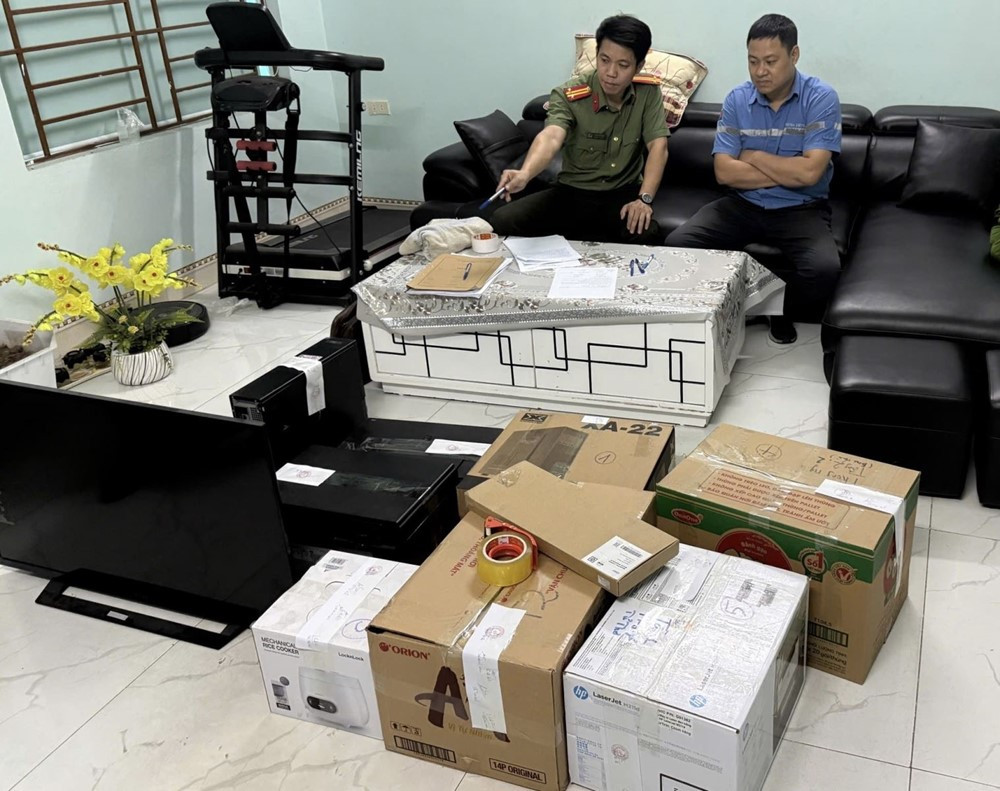 Khám xét khẩn cấp nơi ở, khởi tố Đỗ Thị Thu Hường và đồng bọn, tịch thu loạt tài liệu quan trọng - ảnh 2