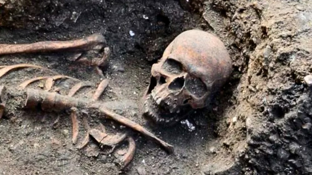 Phát hiện 20 ngôi mộ bên dưới tòa tháp cổ được UNESCO vinh danh, hé lộ nhiều bí mật chôn giấu suốt 1.000 năm - ảnh 1