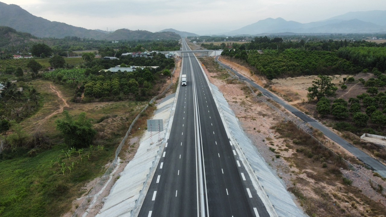 Cao tốc Nha Trang - Cam Lâm. Ảnh: Lữ Hồ. image-26.jpg