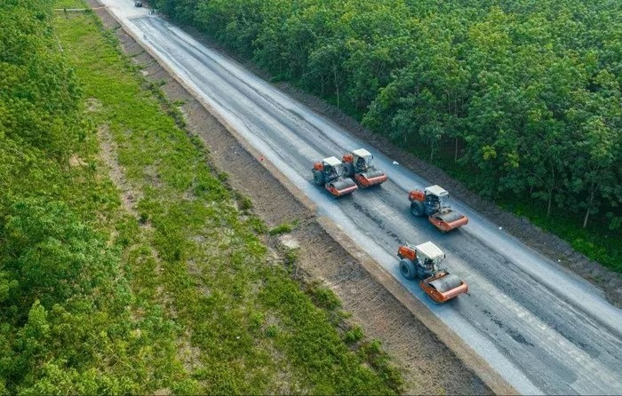Vỡ tiến độ tuyến đường 2.300 tỷ đi xuyên rừng cao su ở miền Nam- Ảnh 2. Vỡ tiến độ tuyến đường 2.300 tỷ đi xuyên rừng cao su ở miền Nam- Ảnh 2.