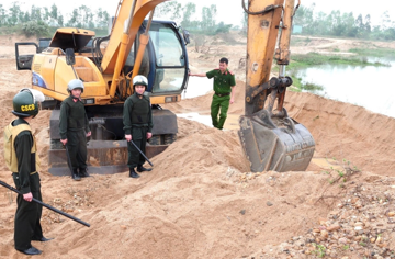 Đột kích 2 điểm khai thác cát, tịch thu 11 xe ben, 3 ô tô, 29 điện thoại, 8 bộ đàm cùng nhiều tang vật quan trọng