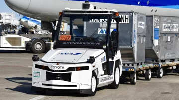 Toyota tung ‘quái thú’ sân bay: Xe kéo tự lái nặng 27 tấn, chạy giữa đường băng Tokyo không cần tài xế