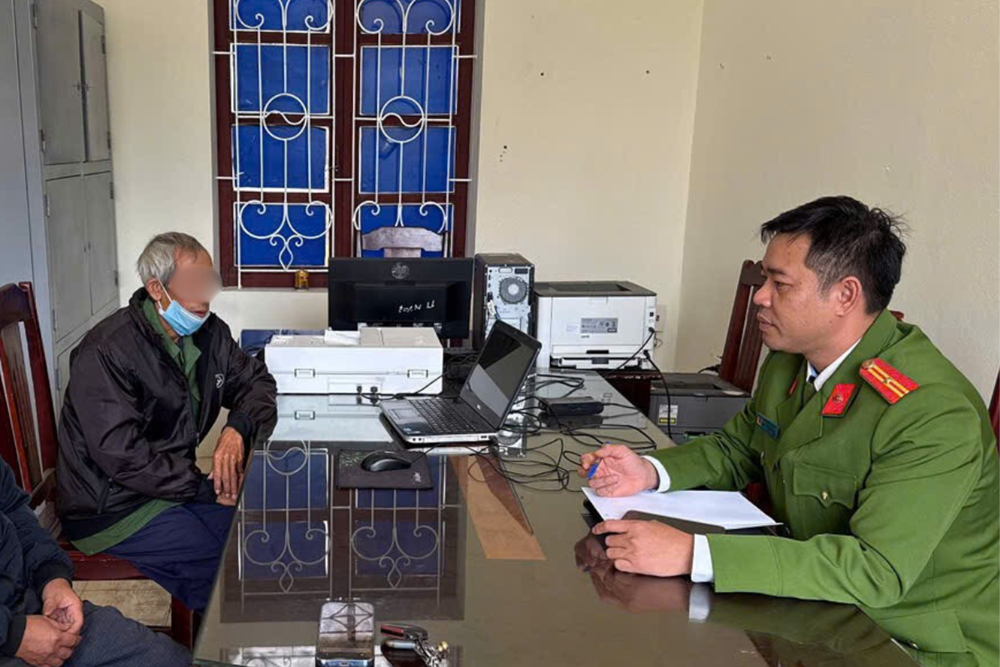 Nghe lời ‘cán bộ điều tra’, ông N. đi chuyển tiền để ‘thoát tội’ thì công an kịp thời ngăn chặn - ảnh 1
