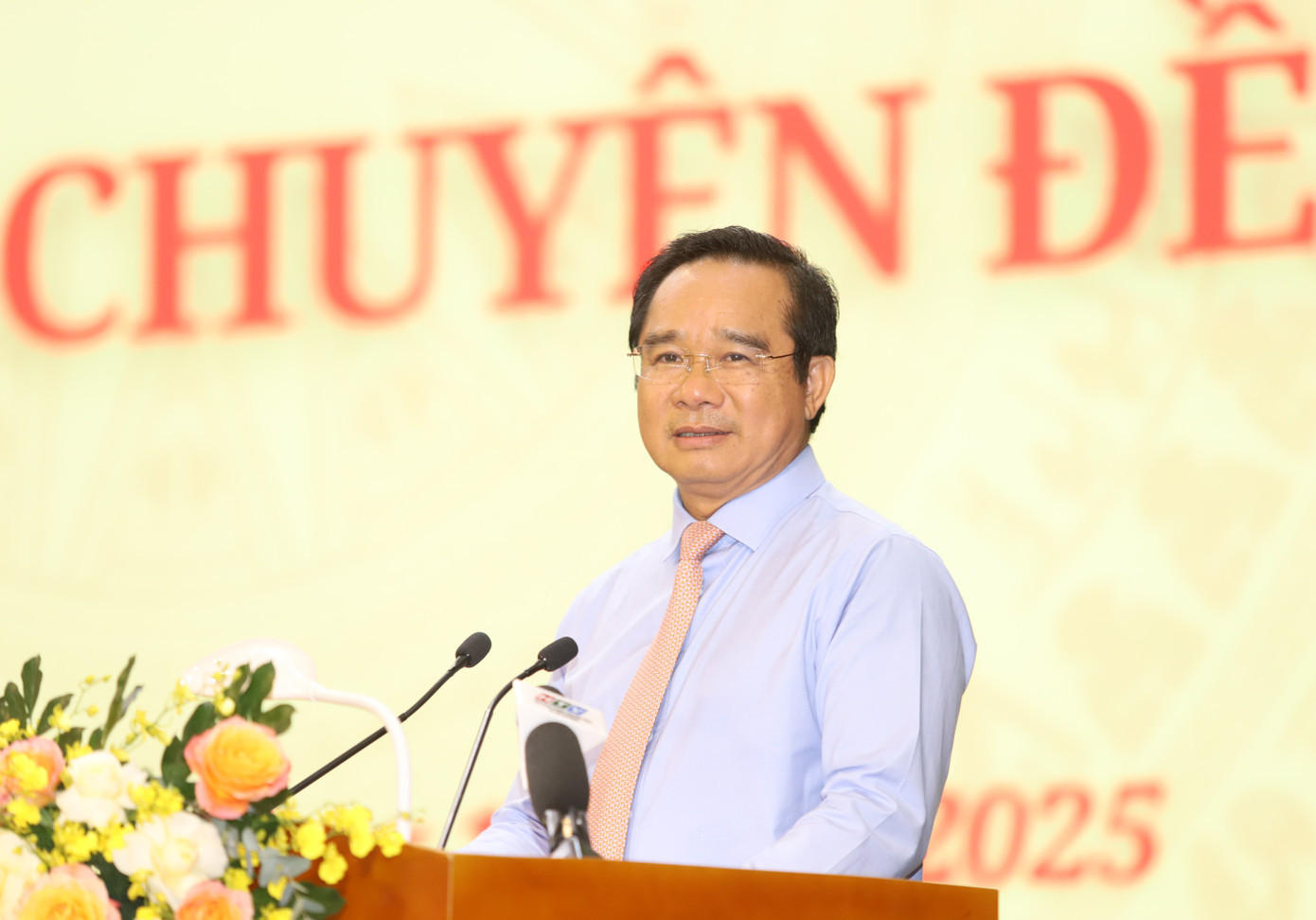 Chủ tịch UBND TPHCM Nguyễn Văn Được trao đổi tại kỳ họp cuối năm. Ảnh: Ngô Tùng img-9138.jpg