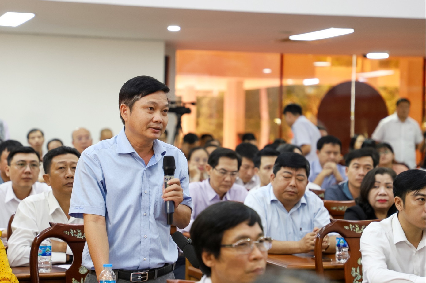 Cử tri phát biểu ý kiến. Ảnh: Nhật Huy. img-2640-7357.jpg