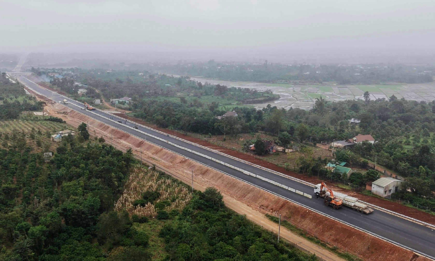 Sắp thông xe tuyến cao tốc nối ‘rừng - biển’ đầu tiên của Việt Nam- Ảnh 1. Sắp thông xe tuyến cao tốc nối ‘rừng - biển’ đầu tiên của Việt Nam- Ảnh 1.