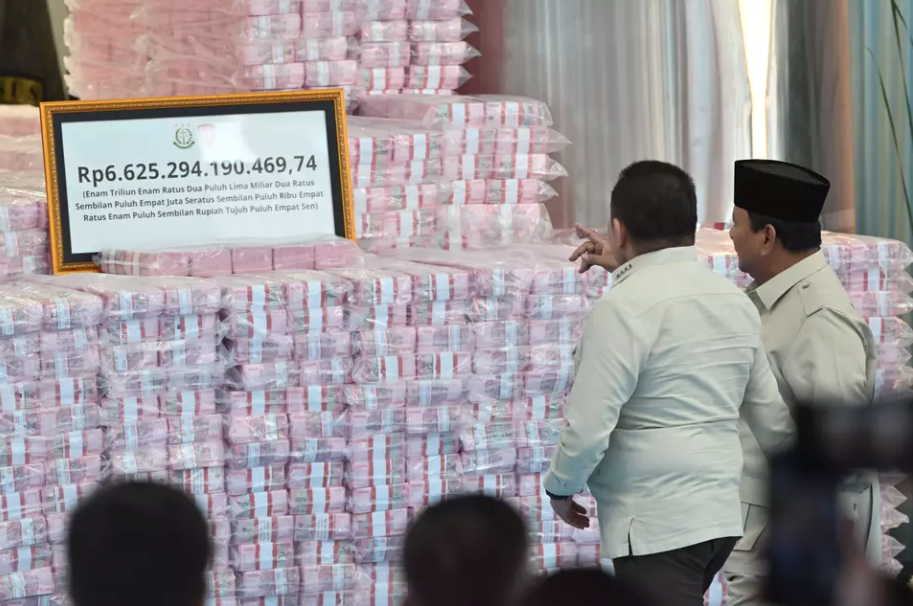 Choáng: Tiền chất thành núi, hơn 10.300 tỷ đồng được nộp cùng một lúc cho Chính phủ nền kinh tế lớn nhất Đông Nam Á - ảnh 2