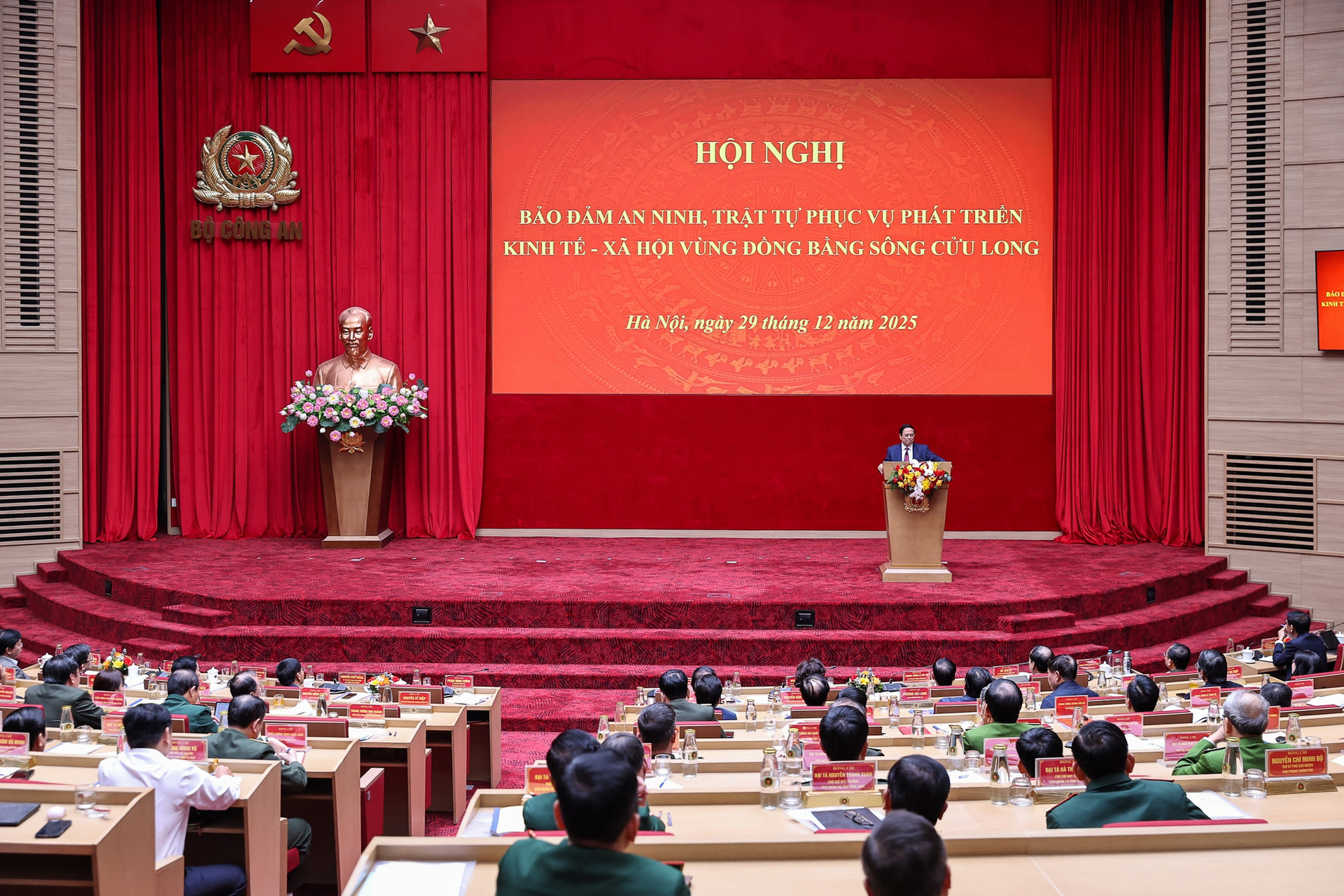 Thủ tướng: Kết hợp chặt chẽ giữa phát triển KTXH với bảo đảm quốc phòng, an ninh vùng ĐBSCL- Ảnh 5. Thủ tướng: Kết hợp chặt chẽ giữa phát triển KTXH với bảo đảm quốc phòng, an ninh vùng ĐBSCL- Ảnh 5.