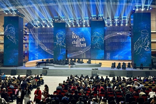 Ban tổ chức show 'Về đây bốn cánh chim trời' bị tuýt còi - ảnh 1