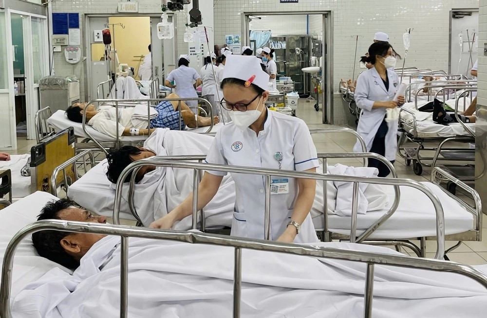 Năm 2026 tiềm ẩn nhiều nguy cơ dịch bệnh, Bộ Y tế yêu cầu không để 'khoảng trống' tiêm chủng - ảnh 1