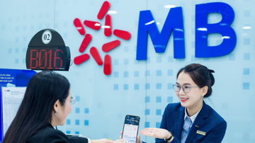 Lương thưởng cao vút của ngân hàng