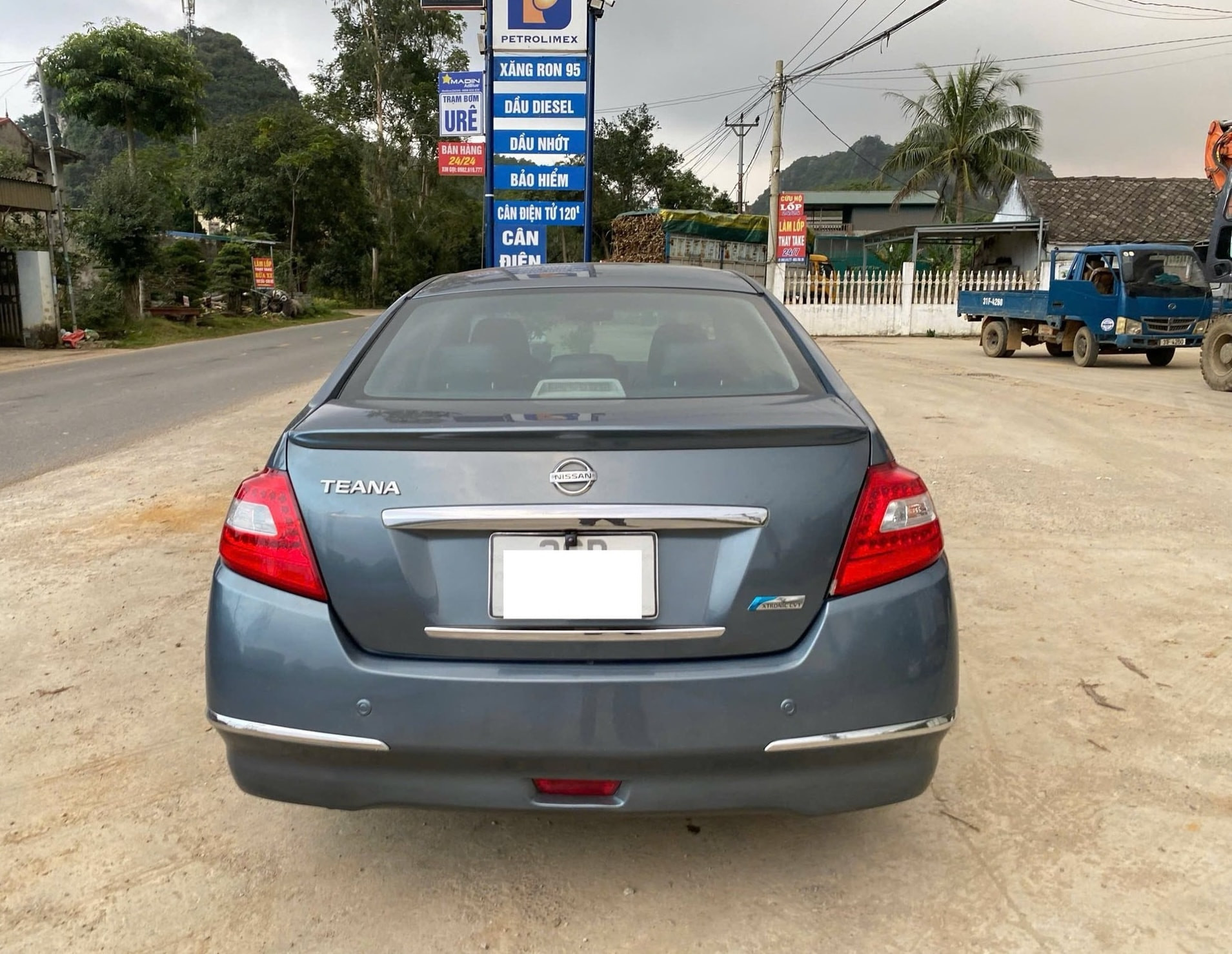 nissan-2.jpg