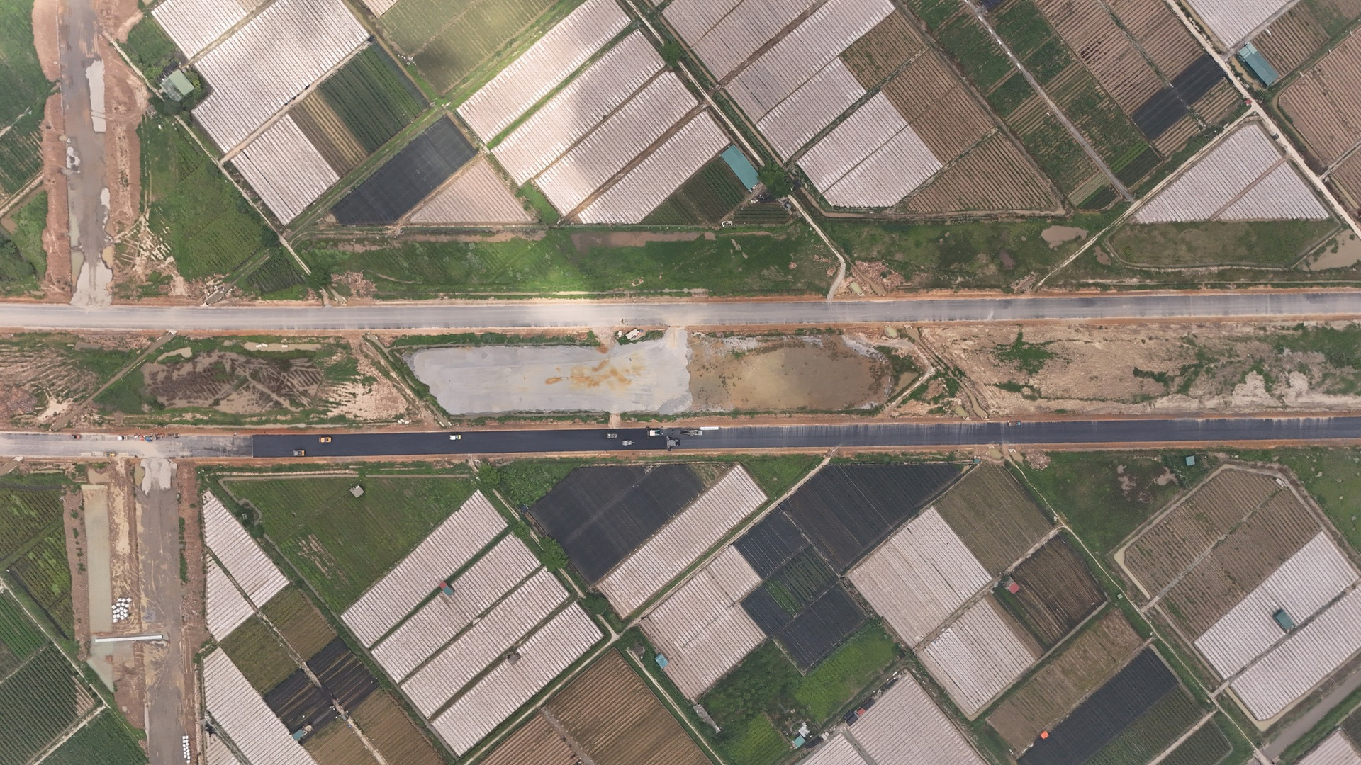 Hối hả trên công trường triển khai tuyến vành đai huyết mạch gần 86.000 tỷ, đi qua 3 tỉnh/thành miền Bắc- Ảnh 5. Hối hả trên công trường triển khai tuyến vành đai huyết mạch gần 86.000 tỷ, đi qua 3 tỉnh/thành miền Bắc- Ảnh 5.