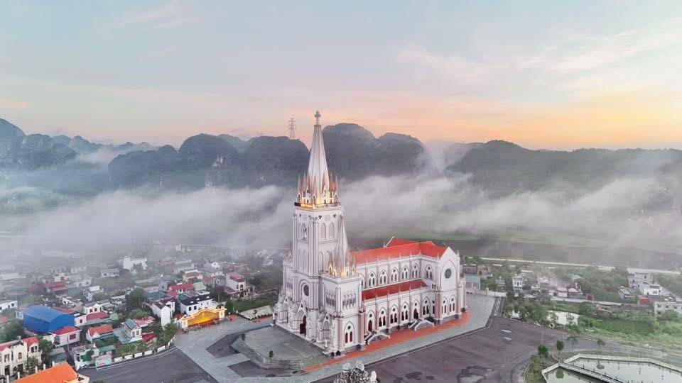 Chỉ 5 ngày nữa, chính thức khánh thành thánh đường lớn nhất Việt Nam: Tháp chuông cao 110m, sở hữu tầng hầm sâu 15m với sức chứa 800 người- Ảnh 6. Chỉ 5 ngày nữa, chính thức khánh thành thánh đường lớn nhất Việt Nam: Tháp chuông cao 110m, sở hữu tầng hầm sâu 15m với sức chứa 800 người- Ảnh 6.