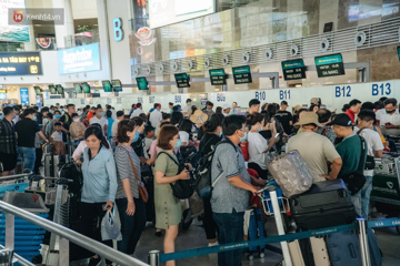 Chưa tới Tết, vé máy bay đã 'bốc hơi': Nhiều đường bay hết sạch ghế sớm, giá nội địa đắt ngang đi nước ngoài