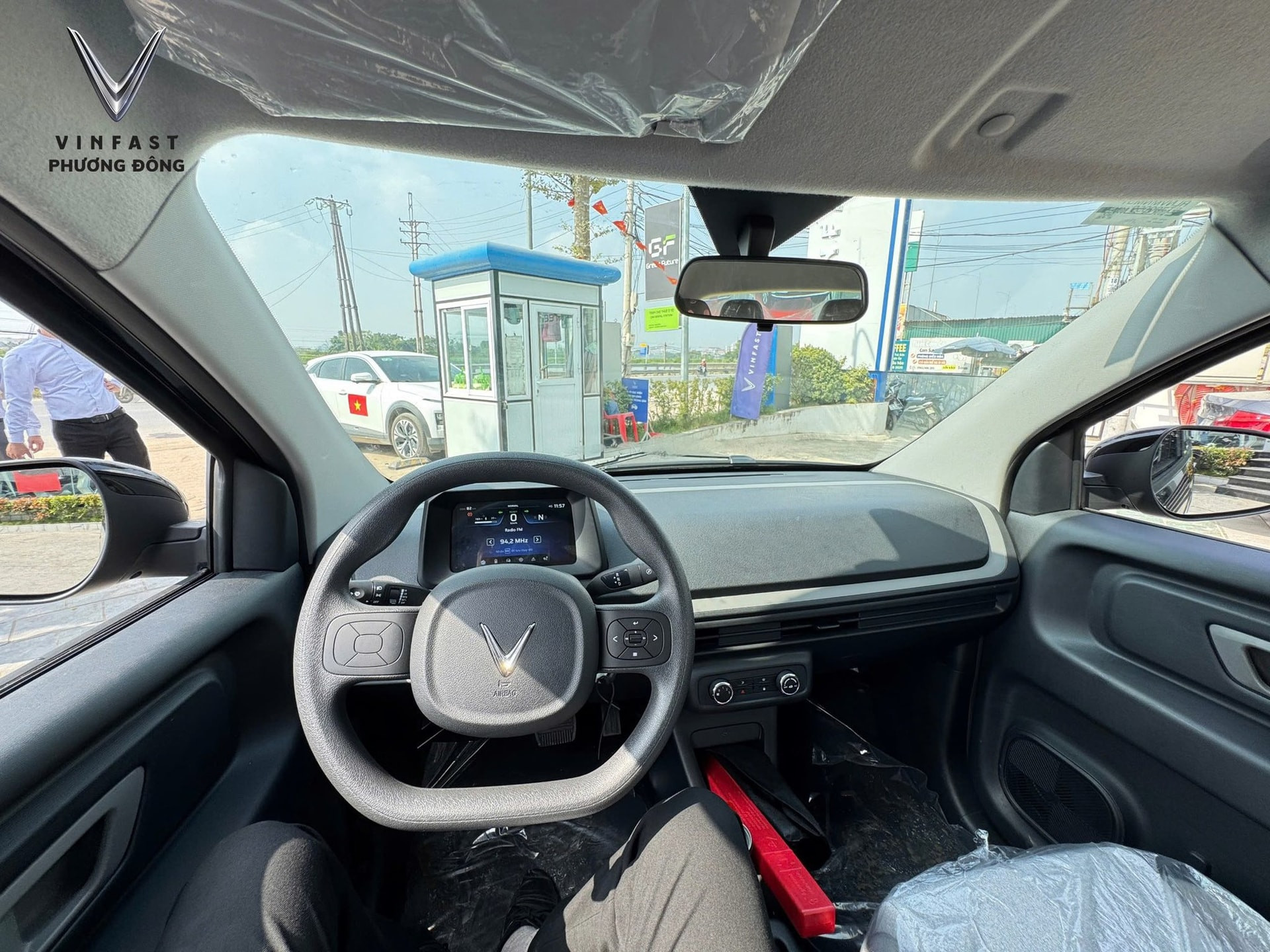 vinfast-minio-green-10-1764743337441-17647433376281884561365.jpg