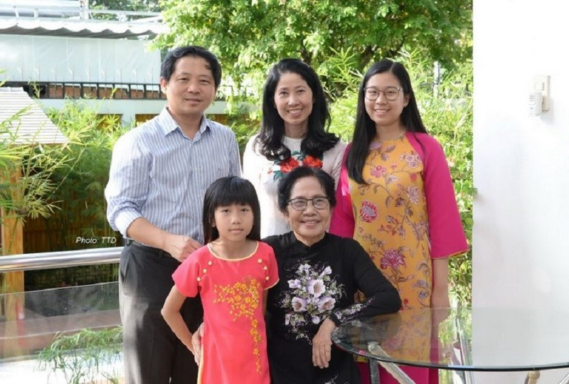 Bác sĩ người Việt được WHO giao nhiệm vụ quan trọng, là PGS, Tiến sĩ, Phó Hiệu trưởng trường Y, nhà có 3 thế hệ bác sĩ nội trú sản khoa - ảnh 4