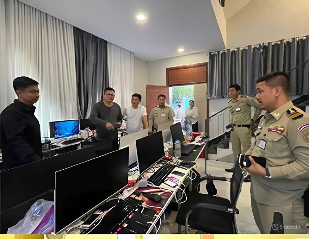 Bắt 27 người Việt tại Campuchia, tịch thu 39 màn hình, 11 CPU, 100 điện thoại cùng nhiều thẻ sim - ảnh 3