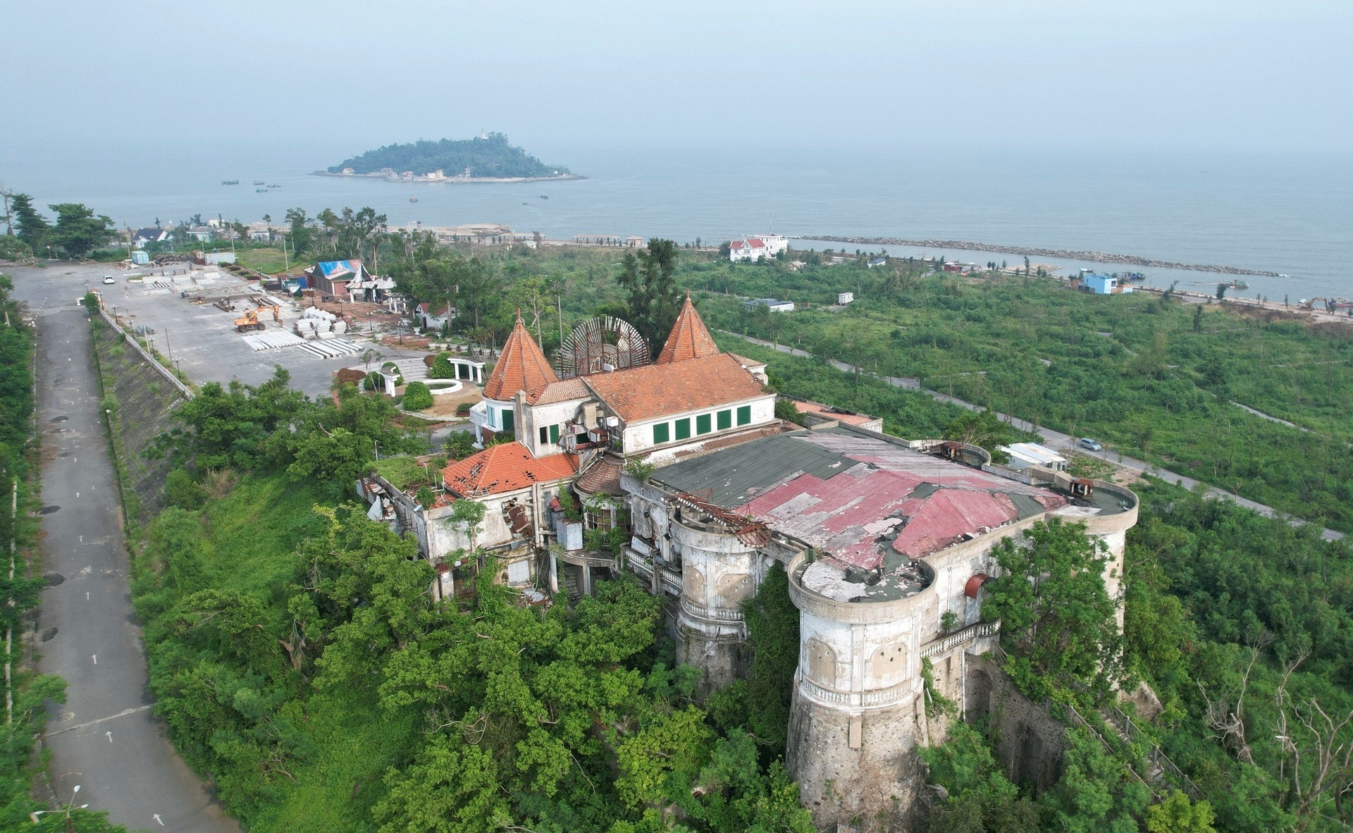 Casino đầu tiên hoạt động hợp pháp tại Việt Nam: Kiến trúc châu Âu với vật liệu xây dựng quý hiếm, nay chìm trong hoang phế- Ảnh 3.