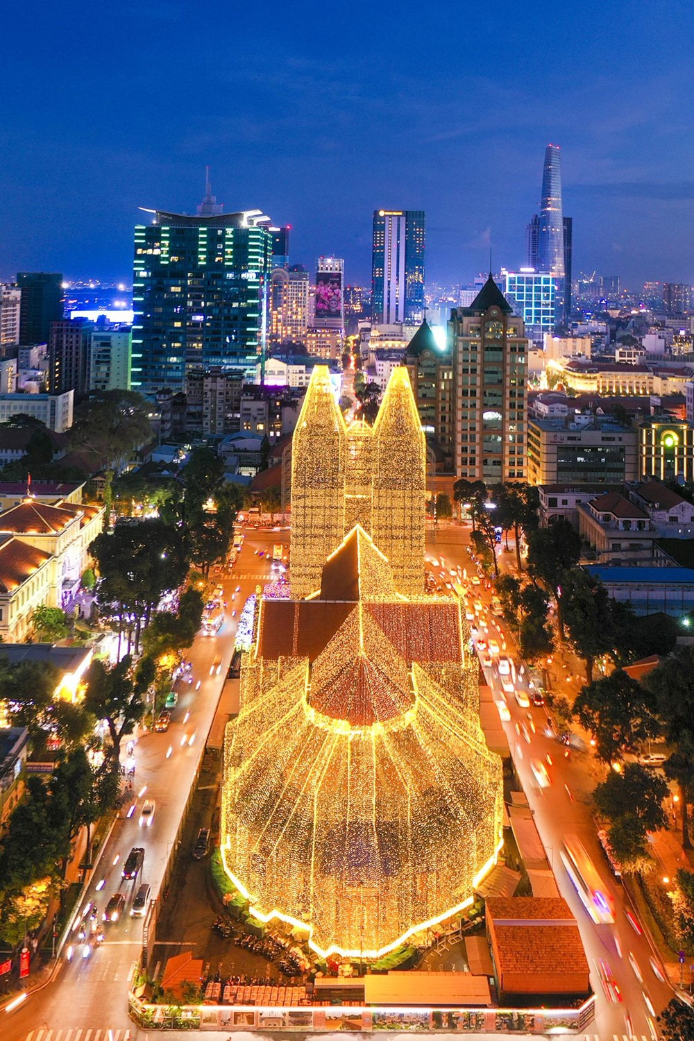 Một nhà thờ của Việt Nam lắp 1.000km đèn LED dịp Giáng sinh 2025 - ảnh 1