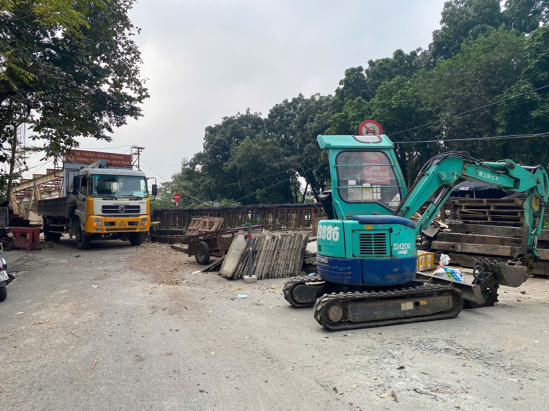 Cầu Long Biên phía phường Bồ Đề Cầu Long Biên phía phường Bồ Đề