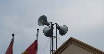 Người dân kiến nghị dừng phát loa 'báo thức' từ 4h30 sáng, phường nói 'phép vua còn thua lệ làng'