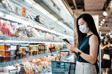 Người Việt 'cân đong, đo đếm' trong chi tiêu năm 2025