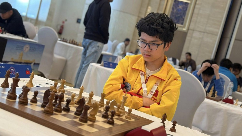 'Thần đồng' Việt 14 tuổi đánh bại 8 đại kiện tướng cờ vua: Học cờ từ năm 7 tuổi, từng giành nhiều Huy chương Vàng - ảnh 1